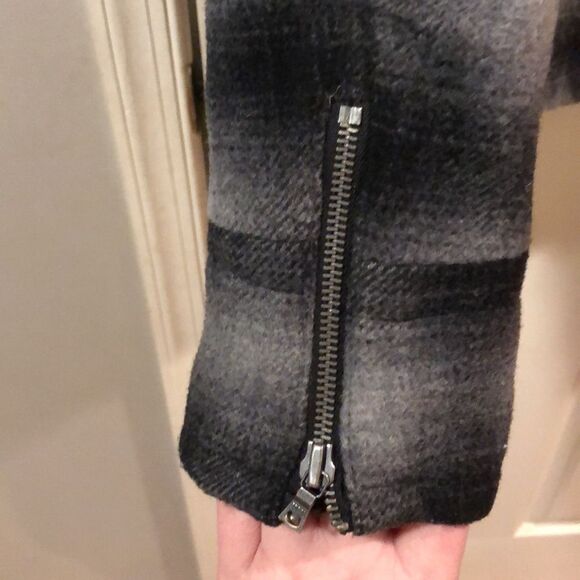 Gap Plaid Jacket - Picture 4 of 5